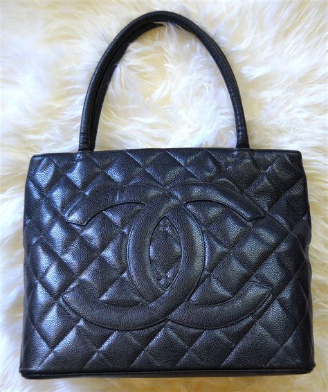 chanel bag medallion